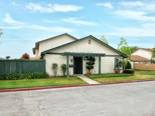 250 Carriage Dr APT A, Santa Ana, CA 92707