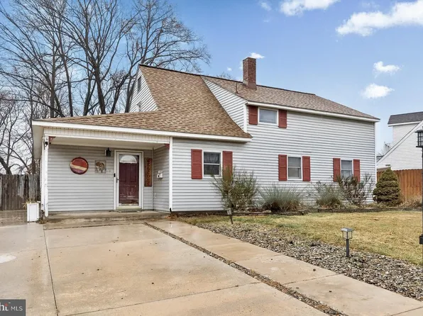 7 Indian Red Rd, Levittown, PA 19057