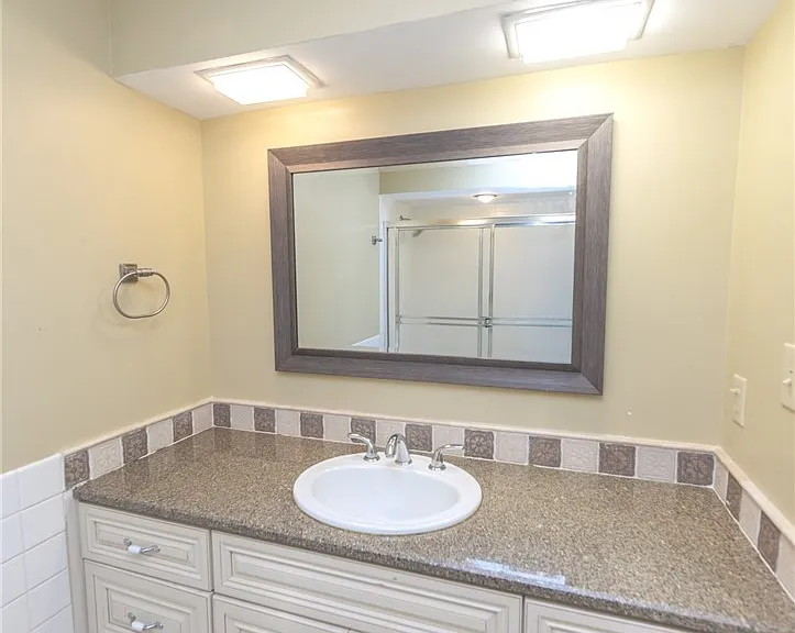 23721 Greenlawn Ave — Photo 25