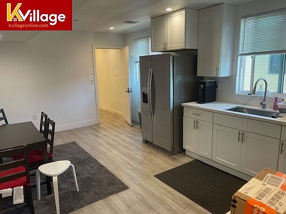 3rd image of 1575 W 37th Pl #303