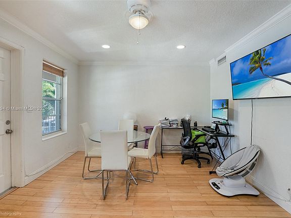 3rd image of 4521 NE 21st Ave APT 7