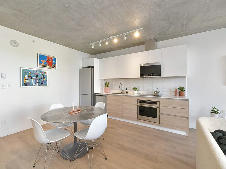 1097 View St — Photo 37