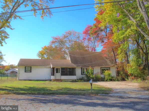 6 Lakeview Ter, Southampton, NJ 08088
