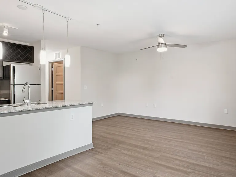 Avellan Springs Apartments — Photo 22