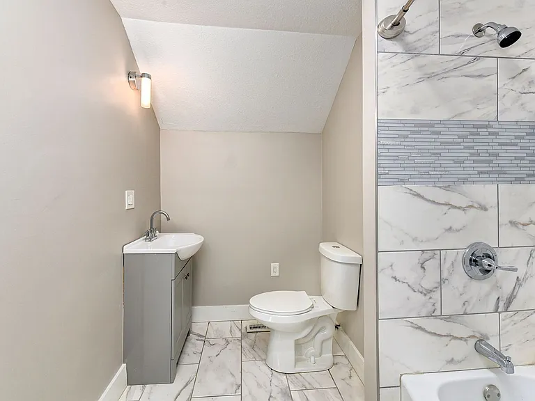 2313 Michigan Ave — Photo 18