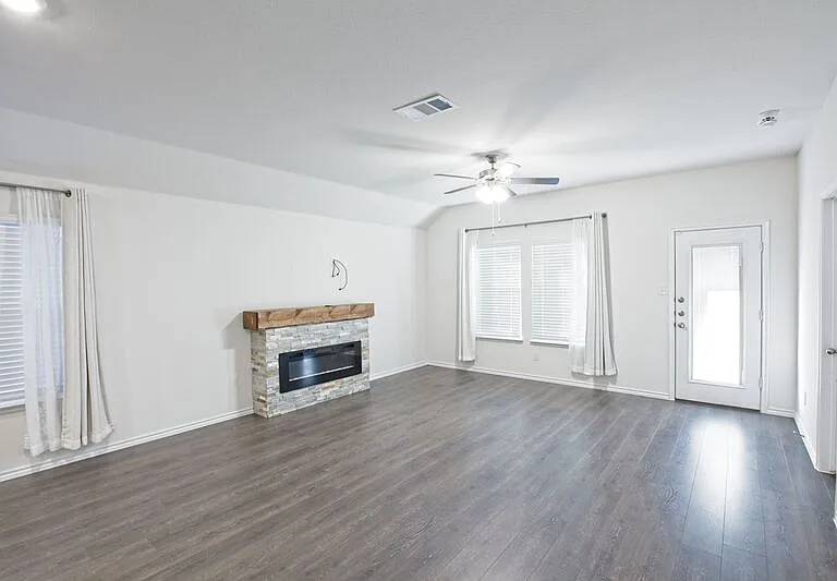 1111 Emerald Gate Dr — Photo 28