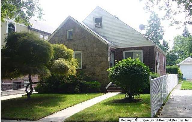 1st image of 212 Bryant Ave