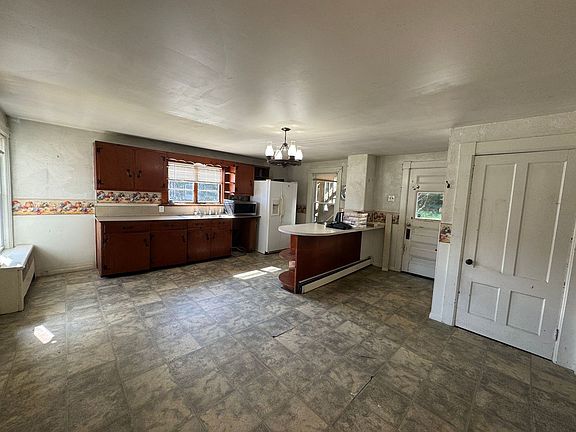 5th image of 16 Laurel Ave APT 1