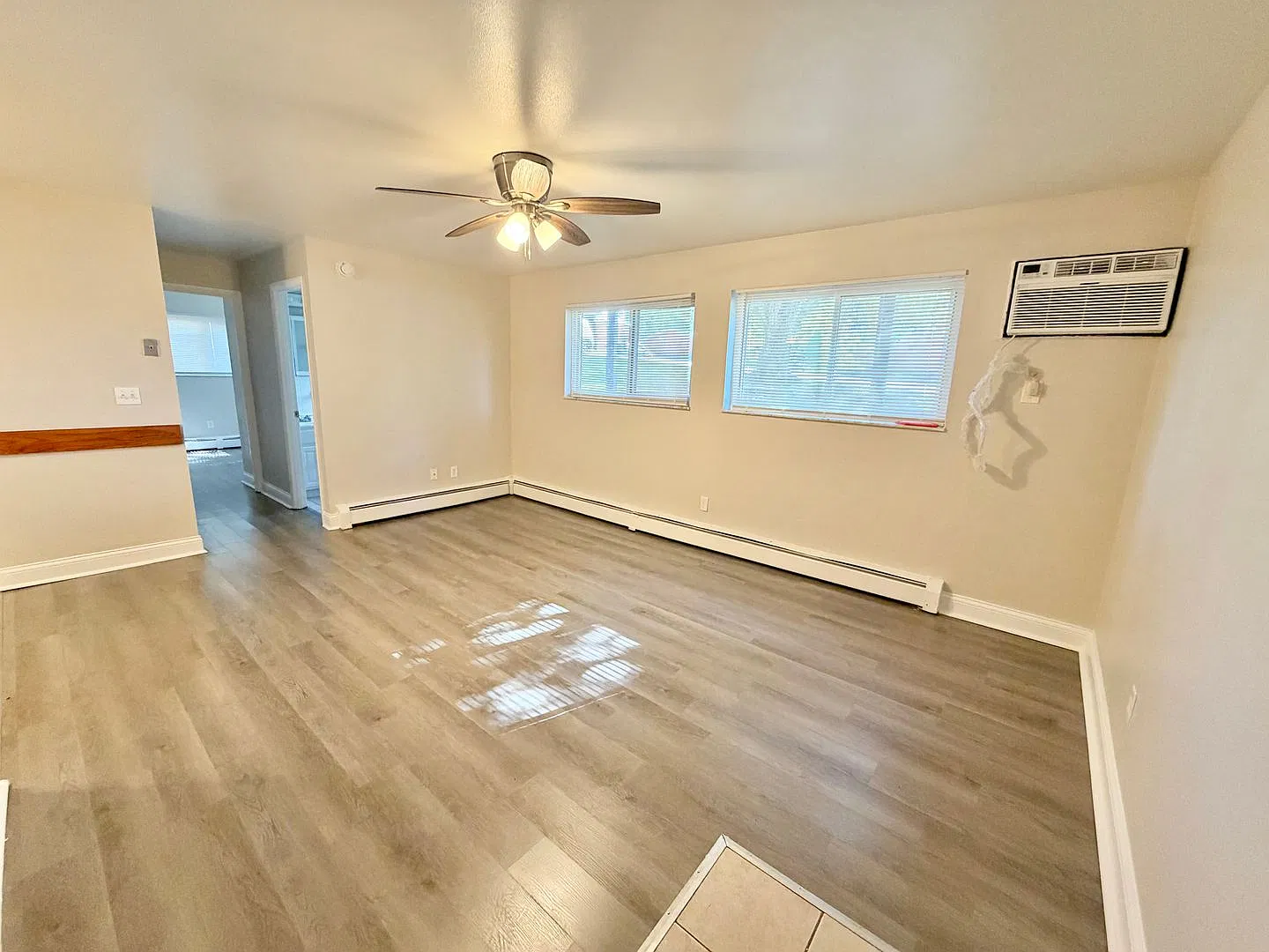 7253 Boleyn — Photo 2