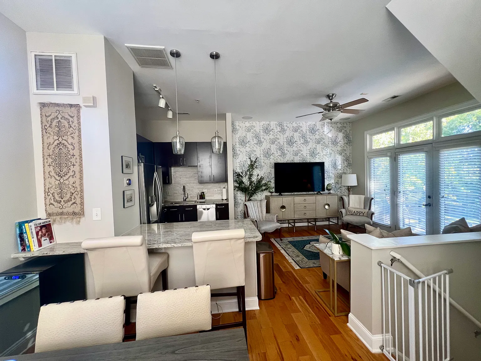 2 bed, 1199 sqft, $2,400 — Photo 4