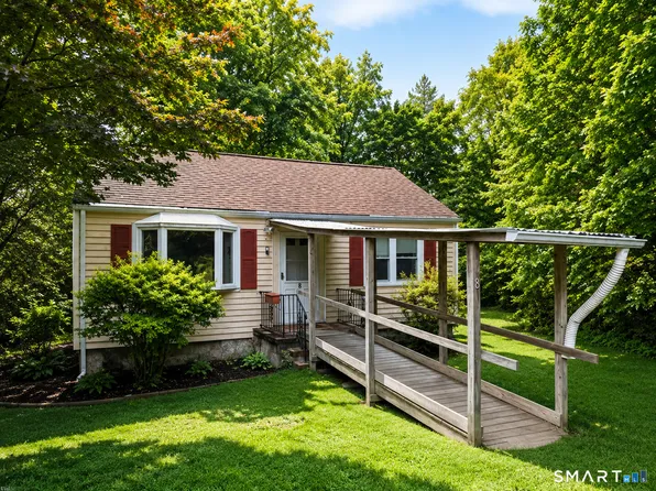 8 Darien Road, New Fairfield, CT 06812