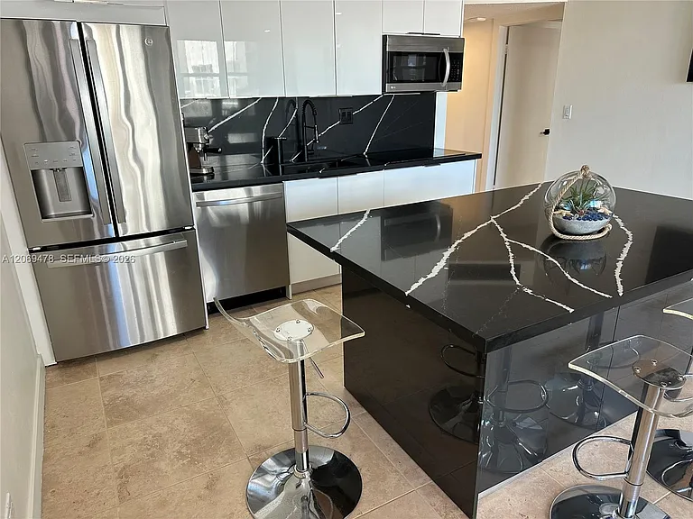 6039 Collins Ave #310 — Photo 7