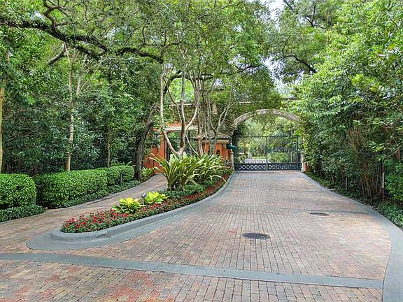 Cloisters Living in Coconut Grove!