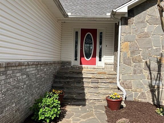 3rd image of 10089 White Oak Ln