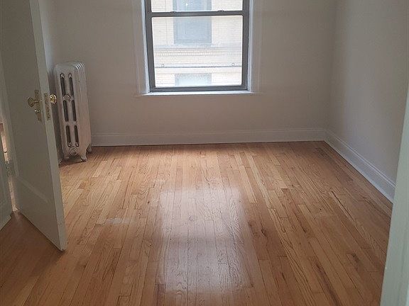 3rd image of 3919 N Pine Grove Ave #3923-1S