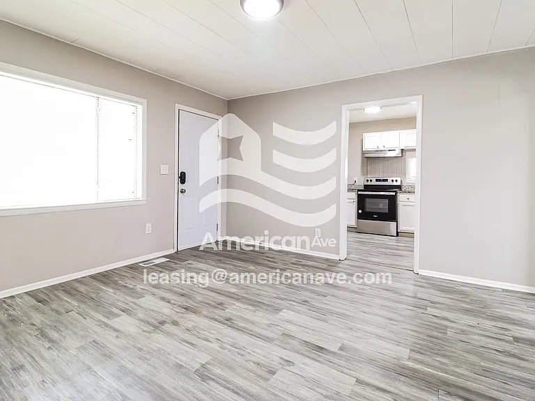 1651380_005_living_room_14364295.jpg