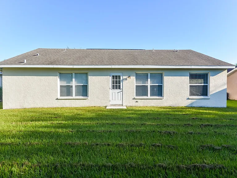 4042 Banbury Cir — Photo 16