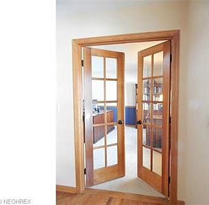 5th image of 210 Essex Ln