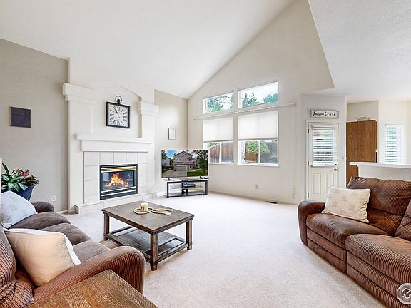 3rd image of 618 Silver Star Ct