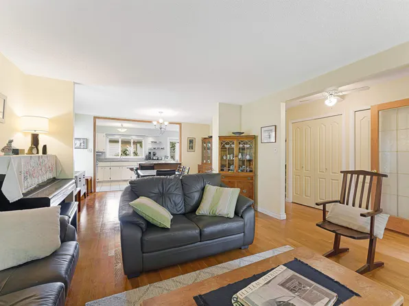 2215 153a St, Surrey, BC V4A 4R4