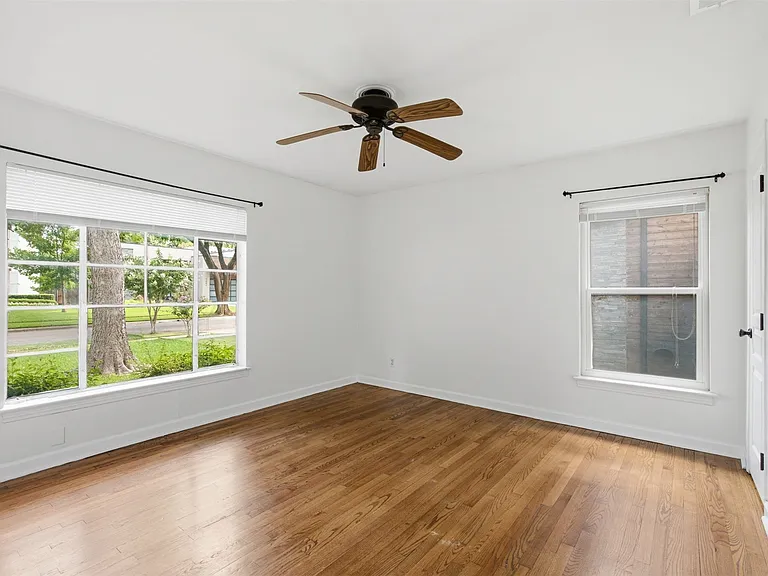 3884 Van Ness Ln — Photo 17