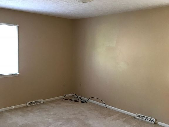 5th image of 436 Poplar Forest Dr