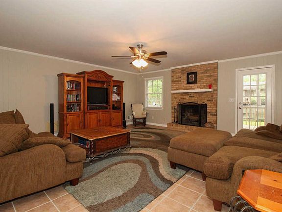 3rd image of 109 Sweetwood Cir