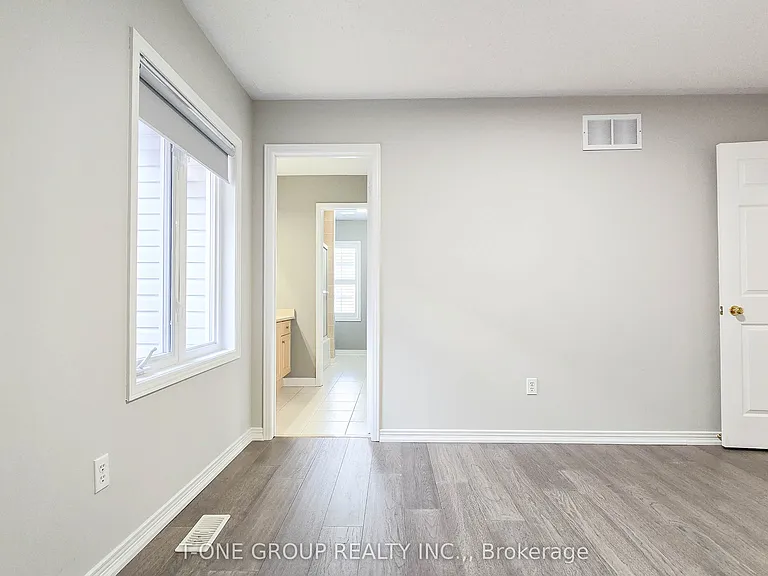 106 Castleglen Blvd — Photo 25
