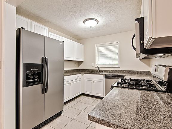 5th image of 1102 Augusta Dr #1102