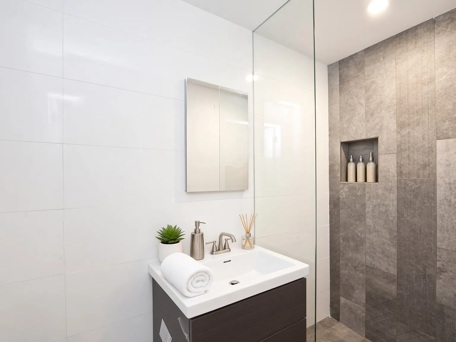 429 East 6th Street — Photo 4
