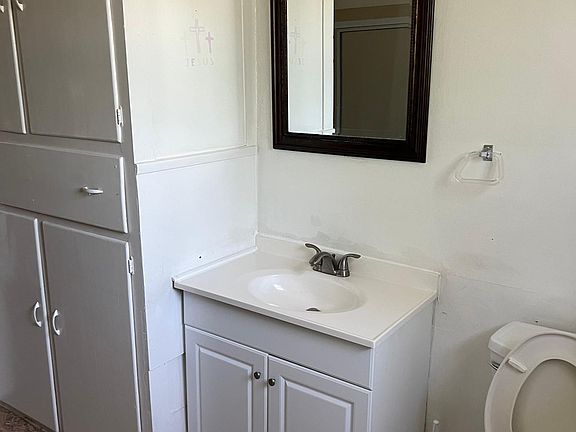 3rd image of 206 W Val Verde Cir Suite B