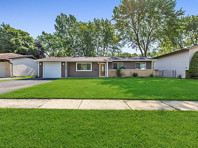 6847 Hawthorne Ln — Photo 1