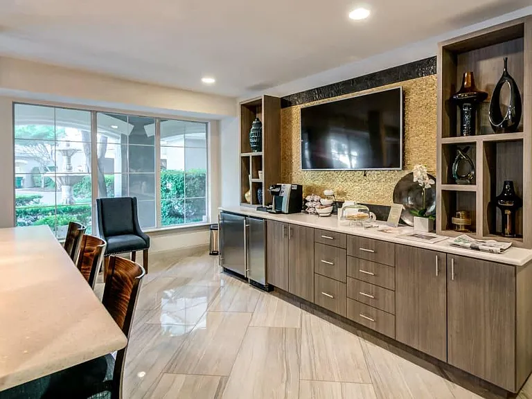 Meridian Luxury Apartment Homes — Photo 10