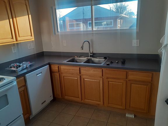 2nd image of 1405 Belleville Ave