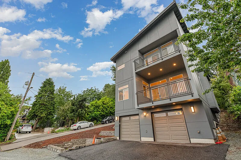 3 bed, 3.5 bath, 2500 sqft, $5,000 — Photo 3
