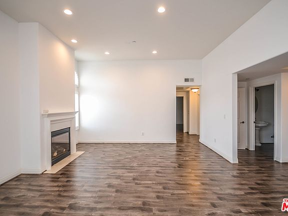 4th image of 616 S Wilton Pl APT 403