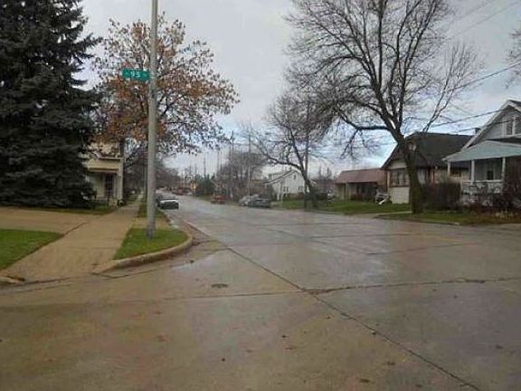 5th image of 9508 W Schlinger Ave