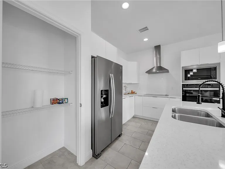 1064 Calumet Rd — Photo 36