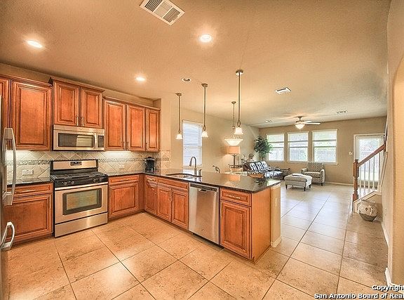 4th image of 6443 Lionheart Park