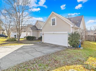 136 Kristens Court Dr, Mooresville, NC 28115