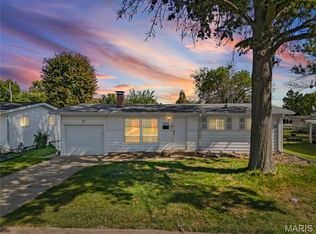 515 Versailles Dr, Florissant, MO 63031