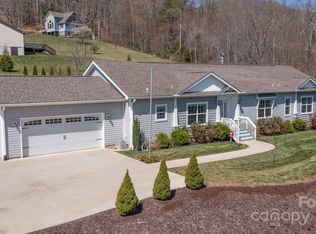 52 Stone Ridge Trl, Mills River, NC 28759