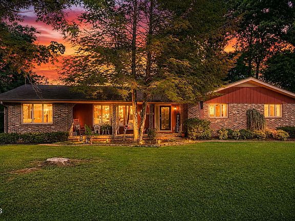 2nd image of 2513 Essex Dr