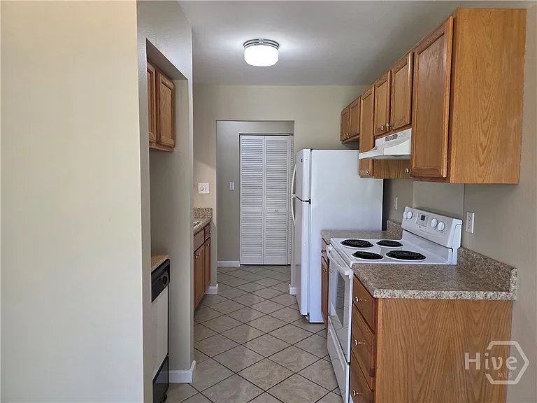 407 Savannah Ave — Photo 8