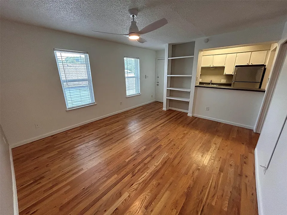 808 Winflo Dr #210