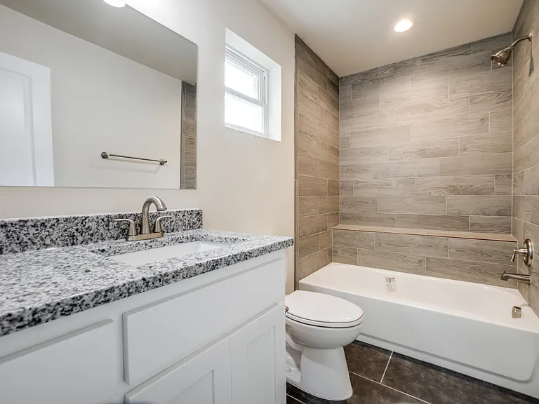 4220 Hamilton Ave — Photo 9