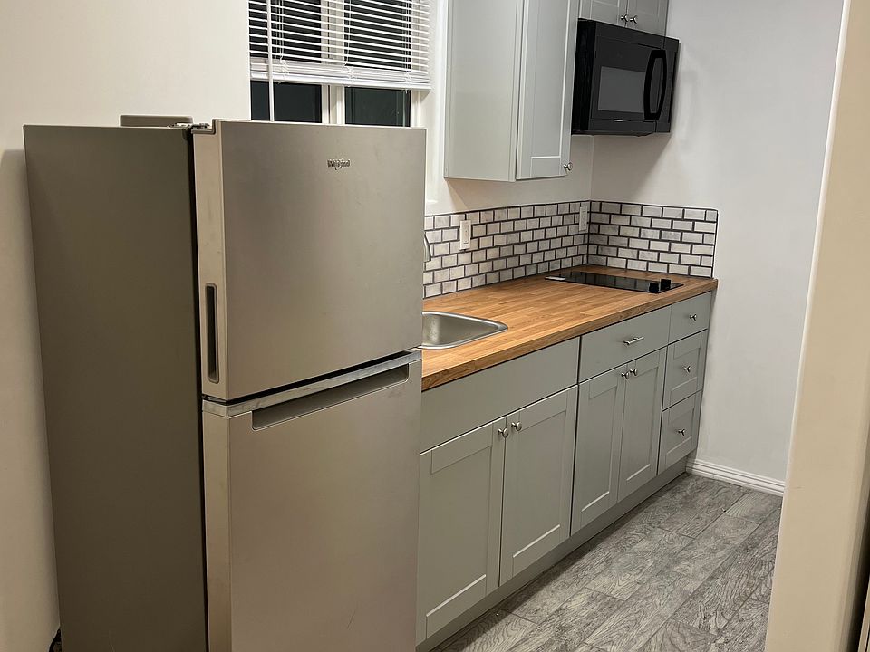 1st image of 2345 Pine Ave #1