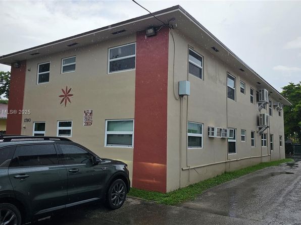 1793 NW 18th Ter APT 2