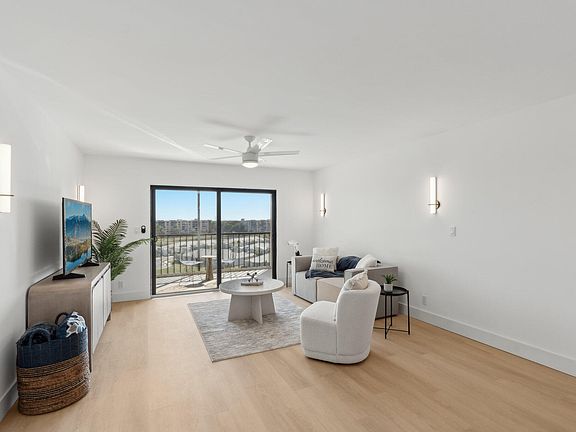 4th image of 7076 Huntington Lane #801