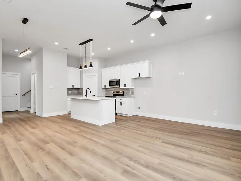 2411 Chew St — Photo 13